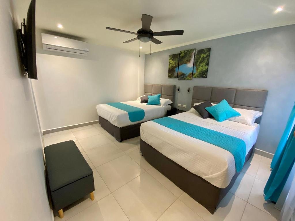 Hotel Naoz — Standard Quadruple Room (2 double beds)