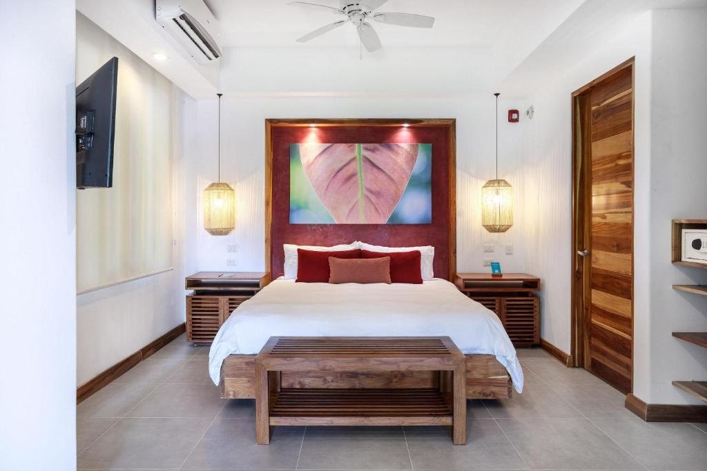 Arenas del Mar Beachfront & Rainforest Resort (Cayuga Collection) — Ocean Breeze Suite