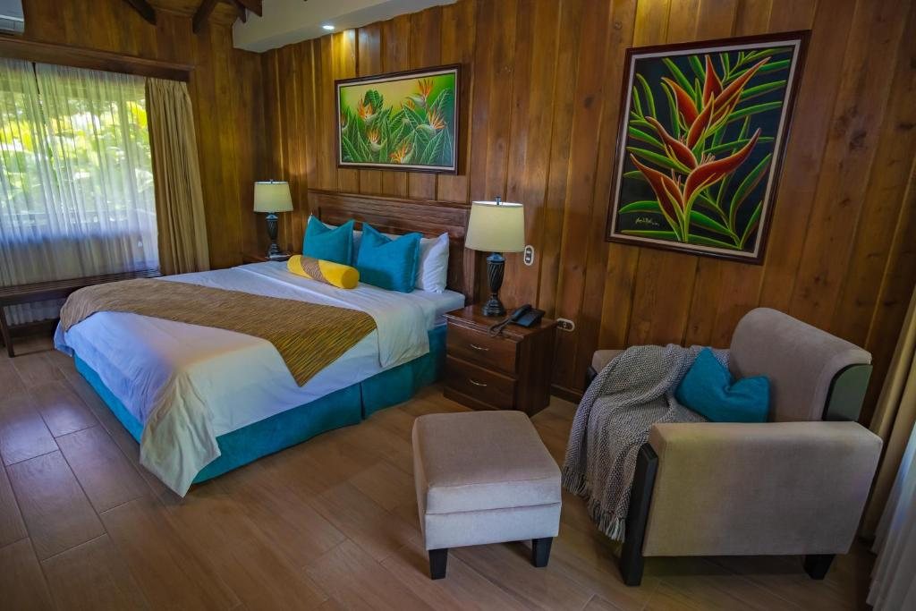 Hotel Lomas del Volcan — Bungalow with King Bed