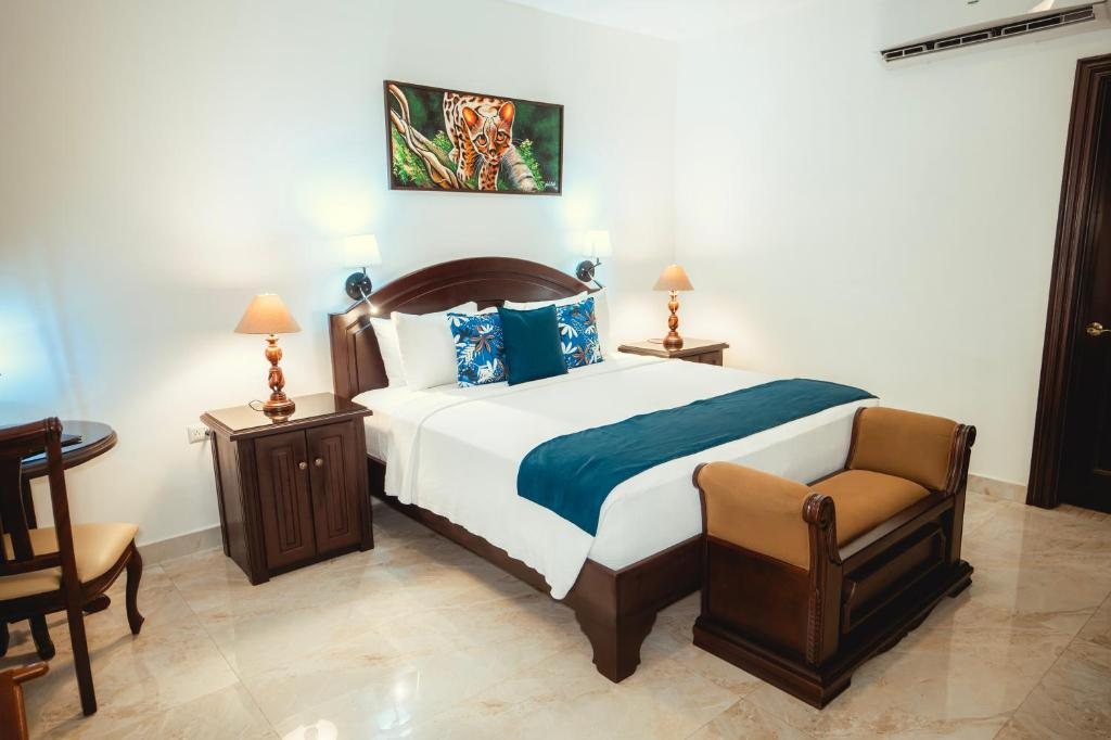 Paradise Hot Springs - Thermal Water & Volcano Views — Deluxe King Room