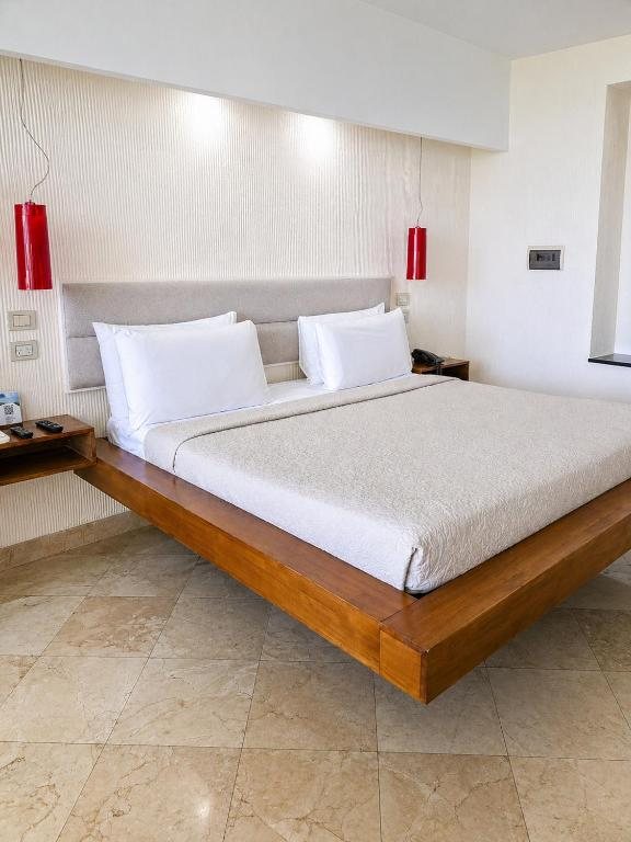 Hotel La Mariposa — Premier Room, Garden & Ocean View (king)