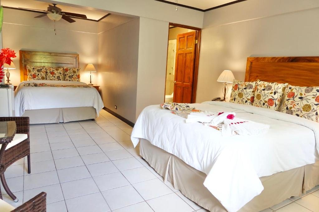 Hotel Playa Espadilla — Premium Quadruple Room (2 double beds)