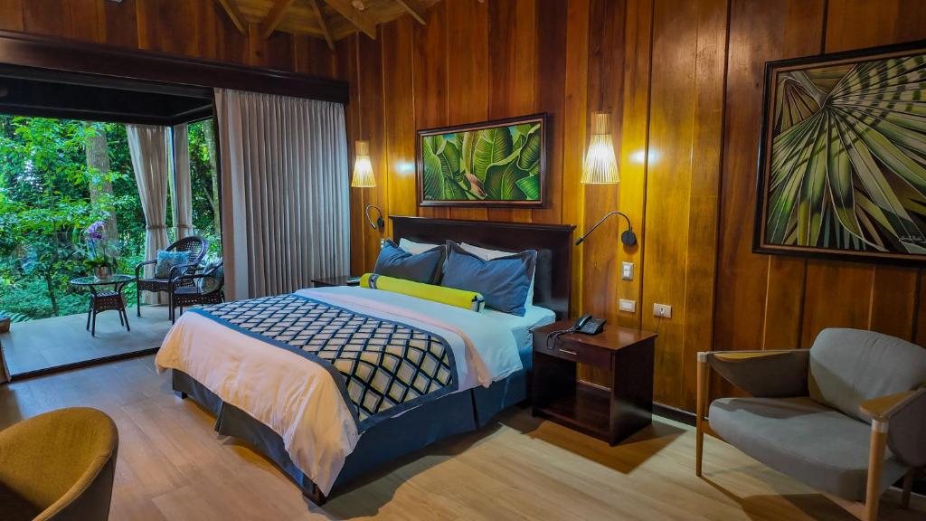 Hotel Lomas del Volcan — Deluxe Bungalow with Bathtub