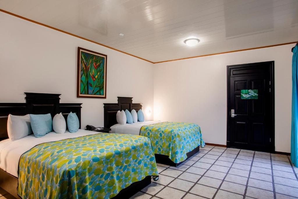 Arenal Manoa Hot Springs Resort — Garden Room (2 queen beds)