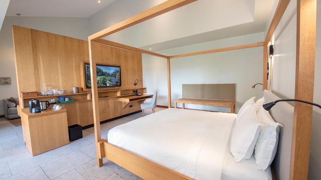 Tabacón Thermal Resort & Spa — Tabacón Suite King