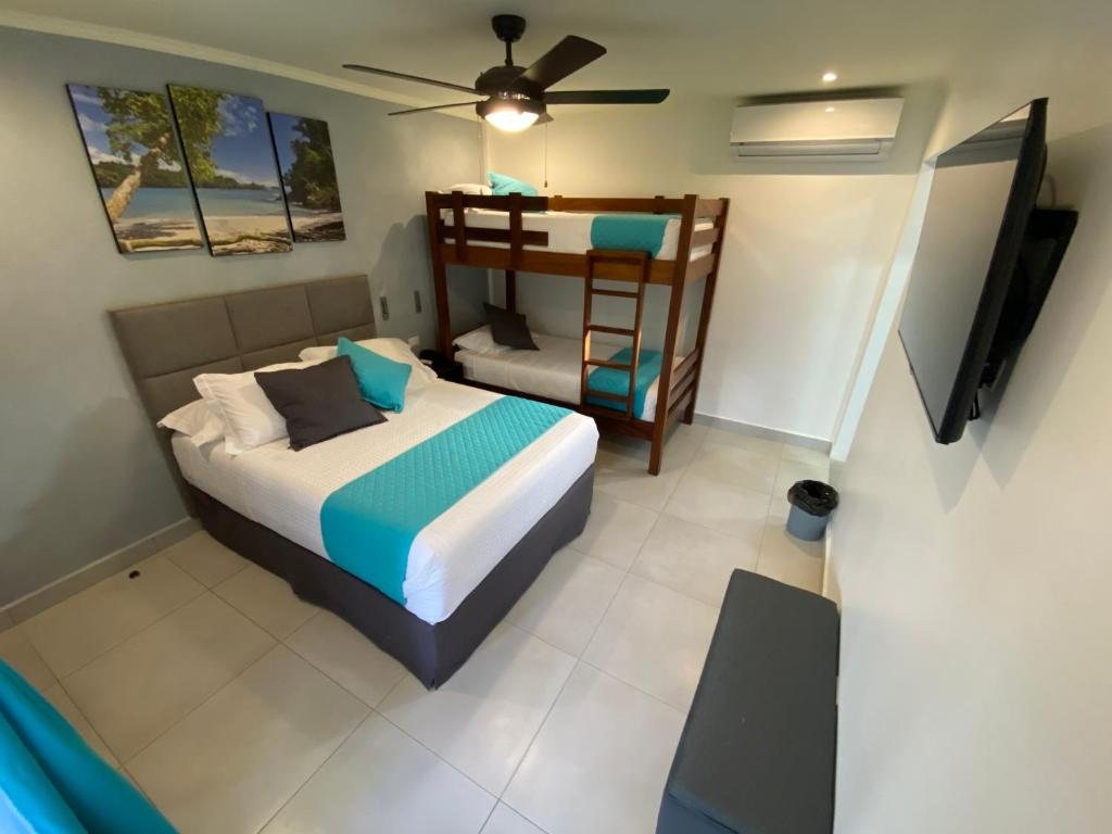 Hotel Naoz — Quadruple Room (double + bunk bed)