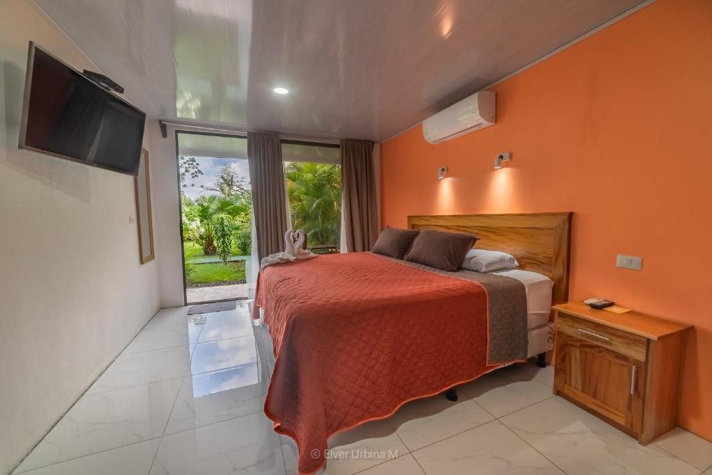 Hotel Secreto La Fortuna — Superior Room with King Bed