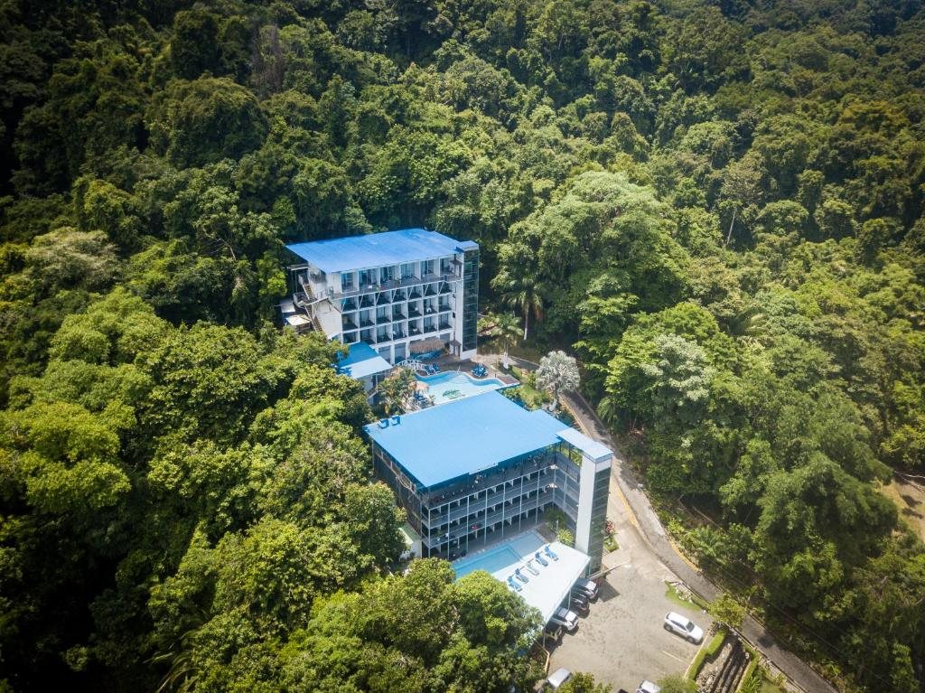 El Faro Containers Beach Hotel